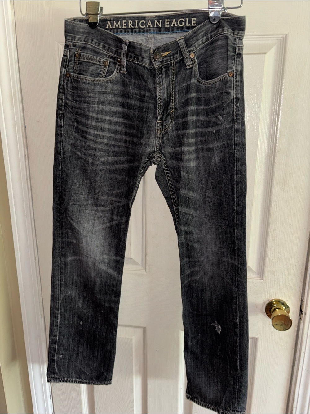 American Eagle relaxed fit Mens distressed jeans 
30x30 
slim straight 

9